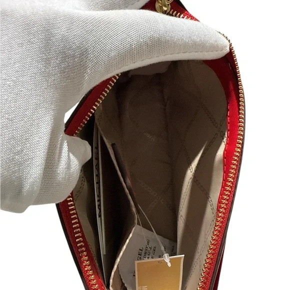 Michael Kors Elegant Red Leather Shoulder Bag - Picture 4 of 7